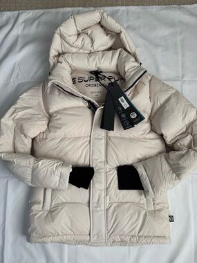 Aritzia super puff climate Jacket in matte pearl xs nwt